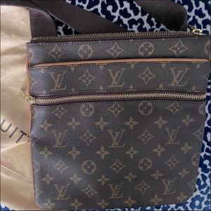 Louis Vuitton Authentic Crossbody